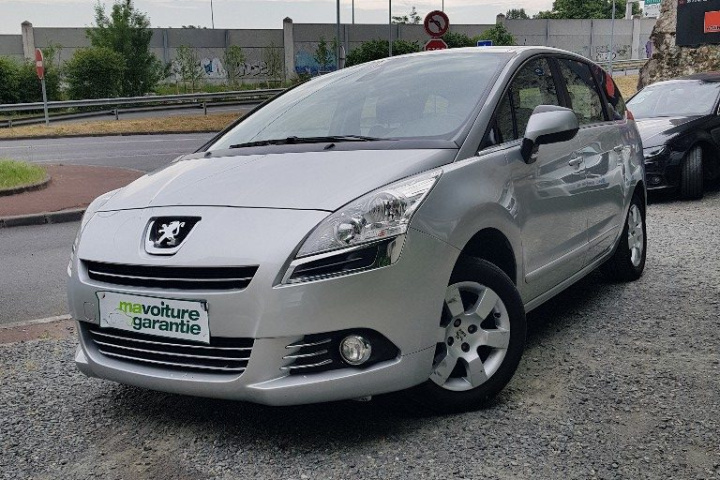 PEUGEOT 5008
