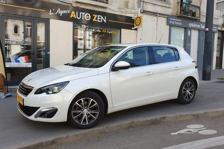 PEUGEOT 308